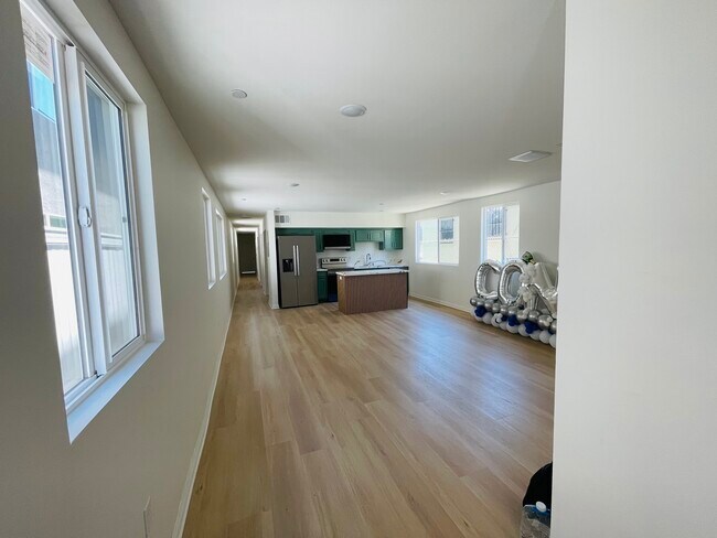 Foto del edificio - 1354 E 108th St
