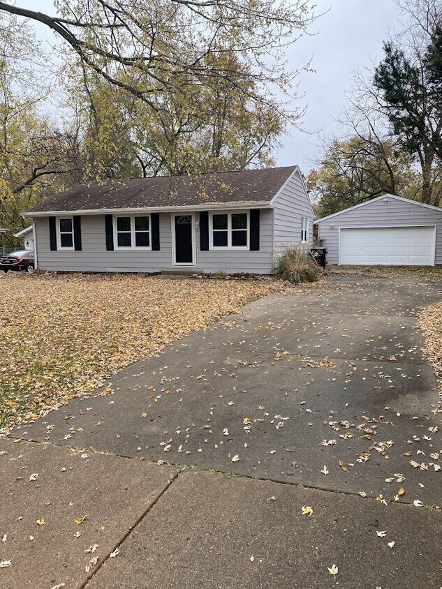 5008 N Renwood Ave, Peoria, IL 61614 House Rental in Peoria, IL