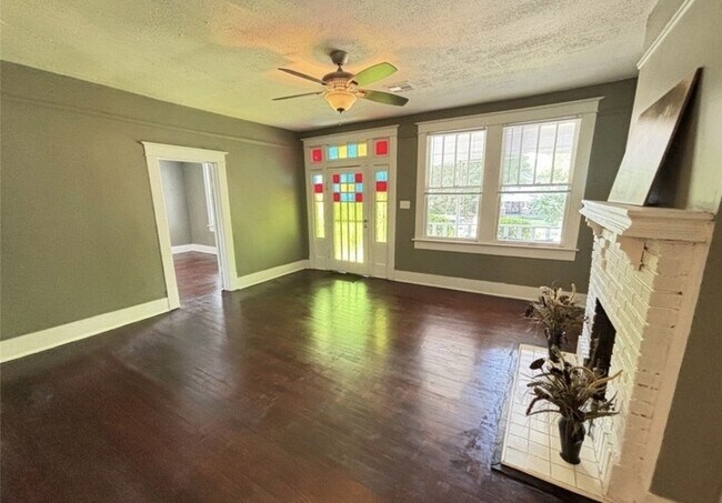 Building Photo - 2232 St Charles Ave