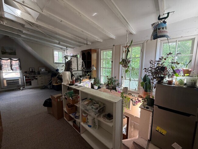 Foto del edificio - $600 | Studio, 1 Bathroom 2nd Floor Apartment | Cat Friendly* | Available for July 30th, 2026 Mov...