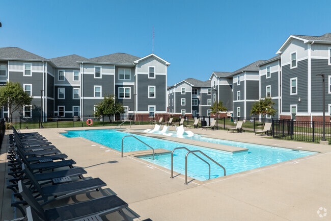 Pool - The Social Edwardsville Apartments