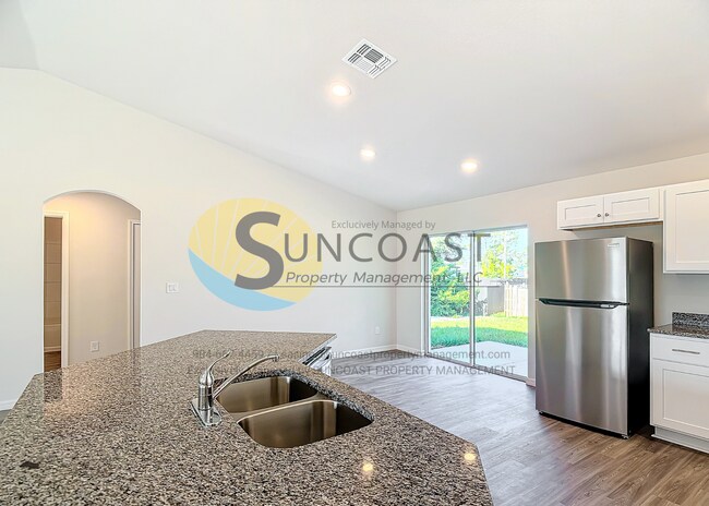 Building Photo - Step Into Luxury: Your New Home Awaits