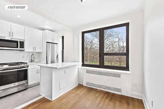 Building Photo - 420 Central Park W