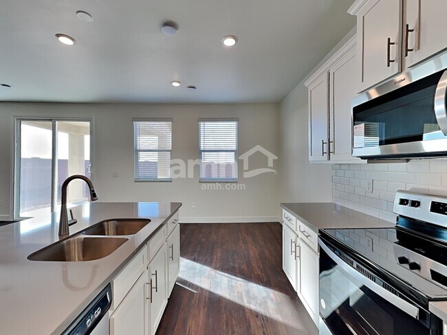 Foto del edificio - 9055 Henley Ave