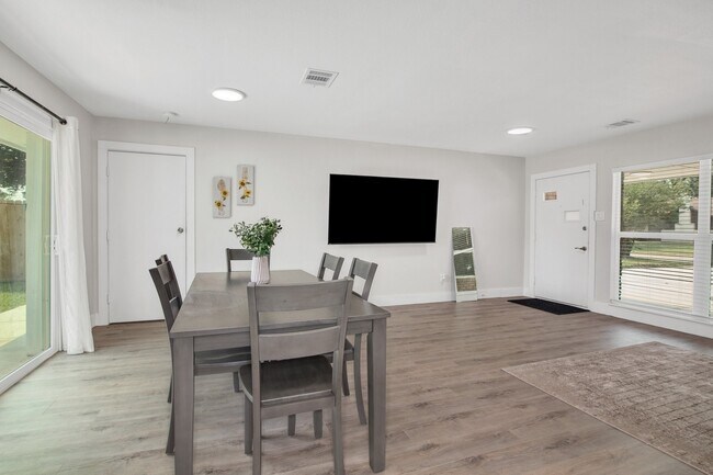 Foto del edificio - 1703 Ansbury Dr