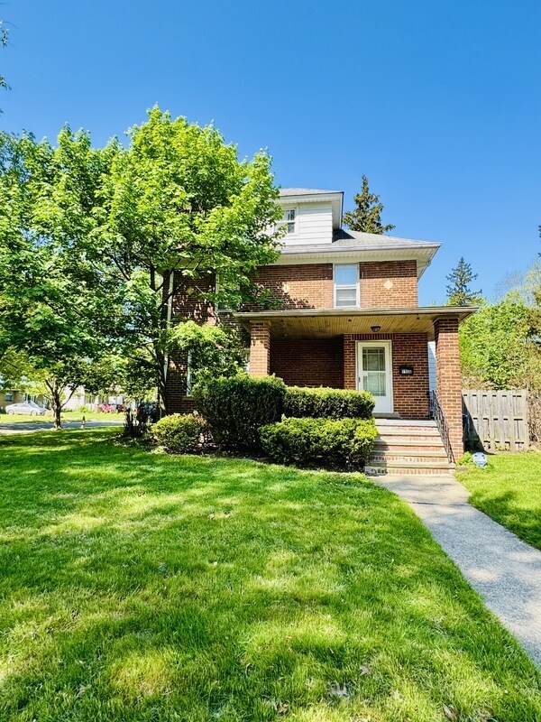Foto principal - 1508 Parkhill Rd