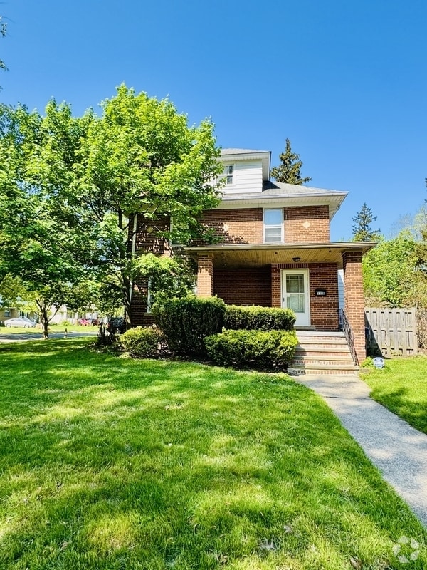Building Photo - 1508 Parkhill Rd