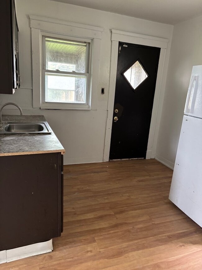 Building Photo - Charming 3-bedroom home, ready for you!
