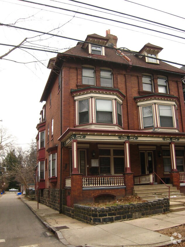 Primary Photo - 321-323 S 43rd St
