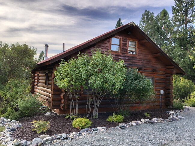 Foto del edificio - Therault Lake Log Home