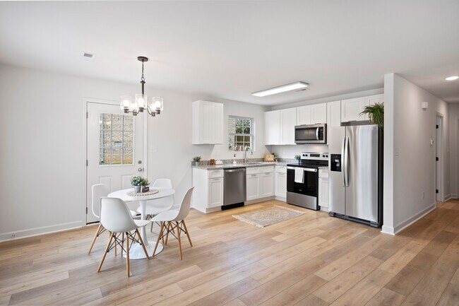 Foto del edificio - 7221 Howard Bennett Way