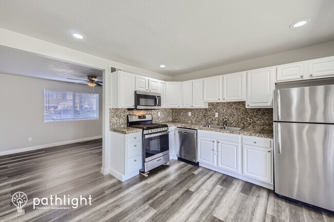 Foto del edificio - 825 Zion St, Aurora, CO, 80011