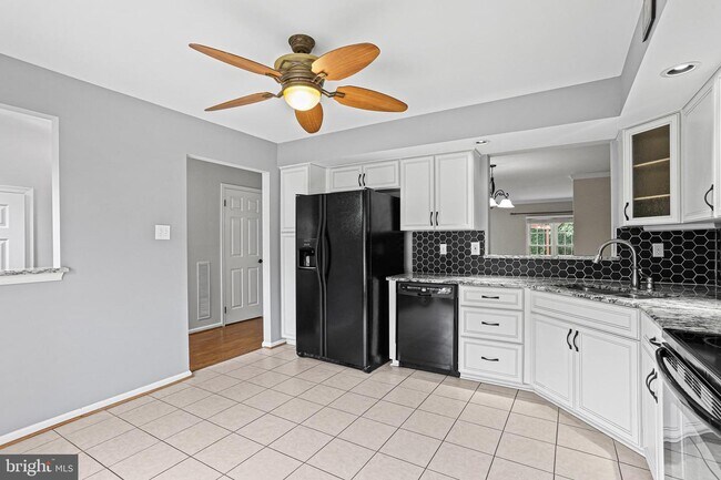 Building Photo - 8748 Birkenhead Ct