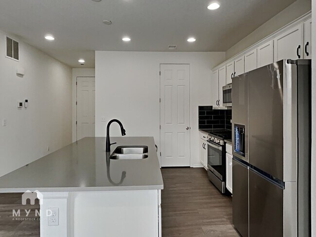 Foto del edificio - 9732 Truckee St