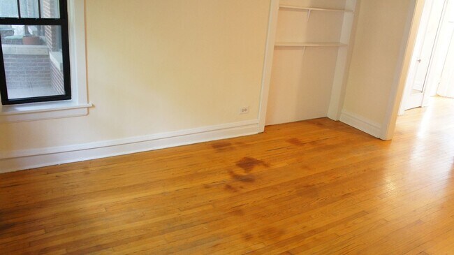 Foto del edificio - 2524 N Kedzie Blvd