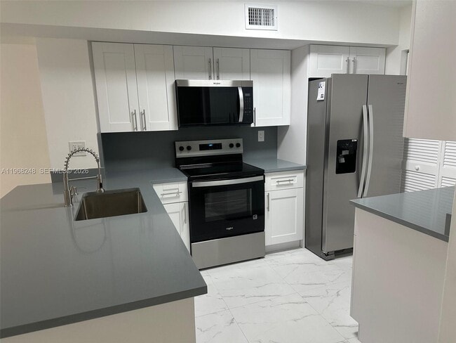 Foto del edificio - 2600 S University Dr