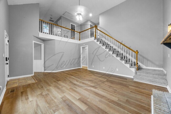 Foto del edificio - Four Bedroom Two Story with Two Car Garage...