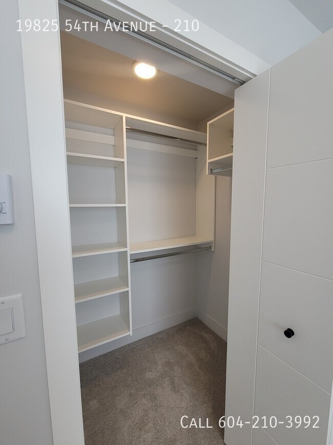 Photo du bâtiment - Move-in Ready with 1/2 month free