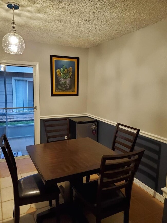 Foto del edificio - 12368 Shady Spring Way