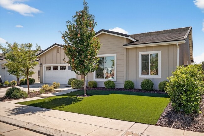 Building Photo - Charming 4BR House in Madera