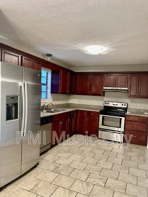 Foto del edificio - 325 Deerpoint Dr