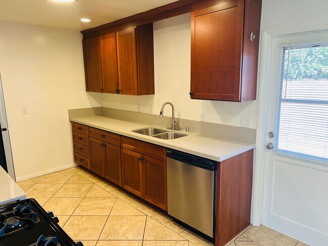 Foto del interior - Charming 1 Bedroom unit, completely remodeled with In-Unit Washer/Dryer!