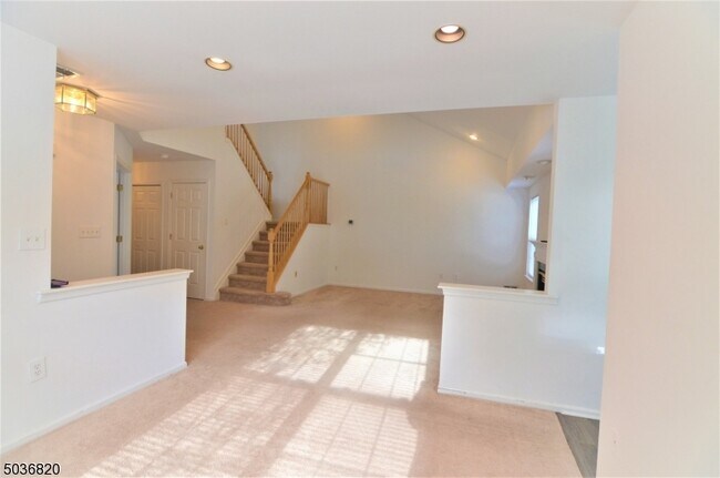 Building Photo - 343 Wren Ln