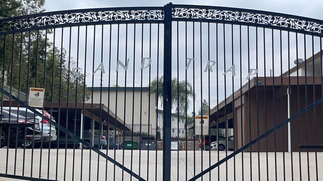 Foto del edificio - Spacious 1 Bedroom 1 Bathroom First Floor Corner Unit - Prime Canyon Crest Location!!