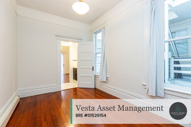 Foto del edificio - A Jaw-Dropping Light-Filled Three-Bedroom Home in the Heart of the City