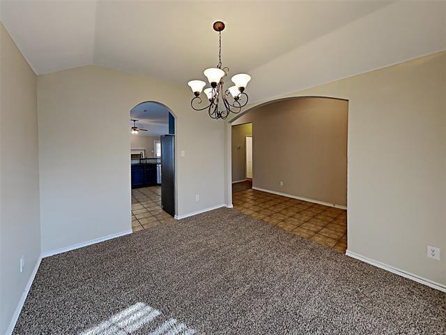 Foto del edificio - 640 Babbling Brook Dr