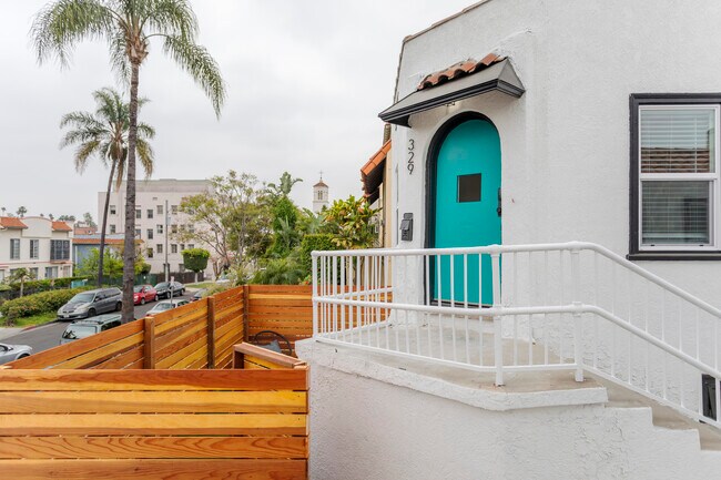 Foto del edificio - 329 N Alexandria Ave