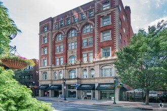 Building Photo - 148 Temple St
