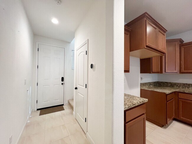 Foto del edificio - Spacious 4 Bd 3 Bath Home in Elk Grove