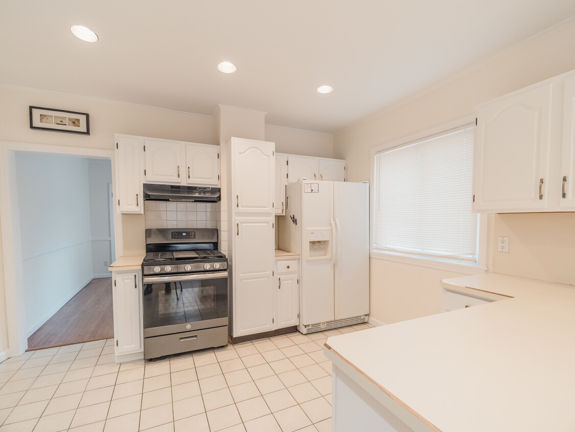 Kitchen - 273 Olivia St