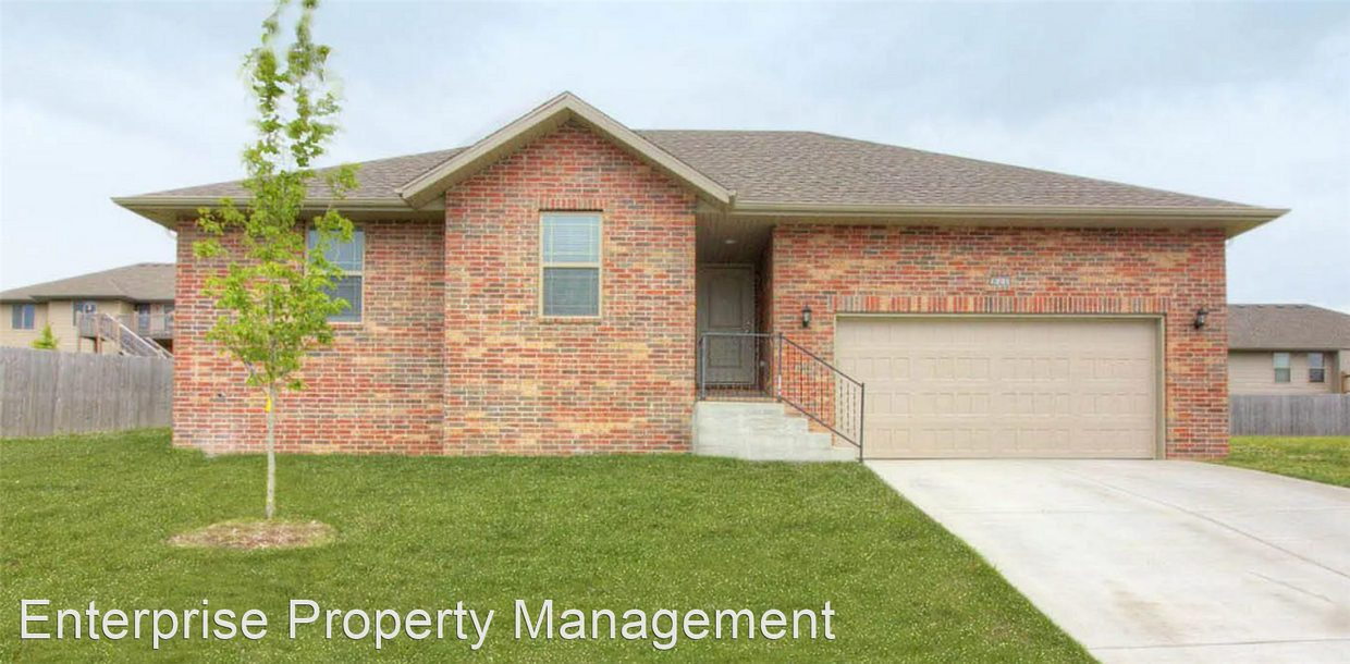 3 br, 2 bath House 1201 W Millpond Dr House Rental in Ozark, MO