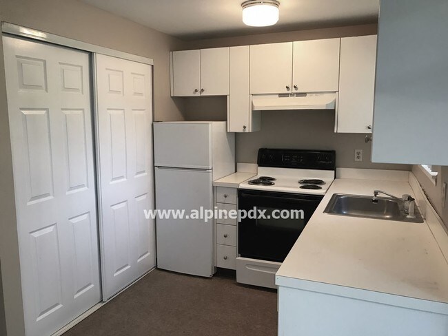 Building Photo - One level two bedroom duplex