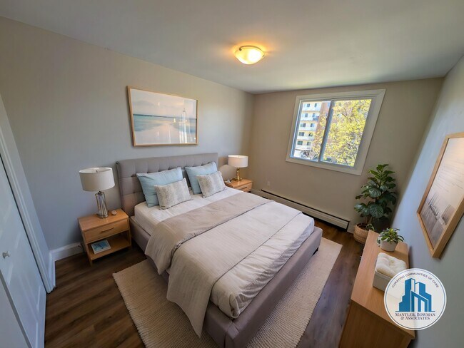 Photo du bâtiment - 160-160 Emery St W