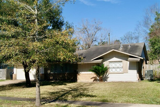 Building Photo - 5514 Arboles Dr