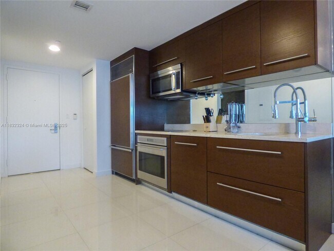 Foto del edificio - 495 Brickell Ave
