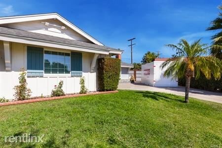 Primary Photo - 3 br, 2 bath House - 2733 S Poplar St