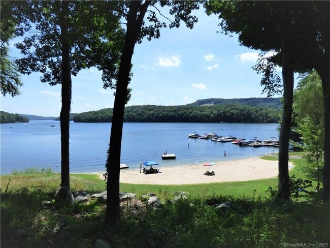 Building Photo - 5 Candlewood Lake Dr