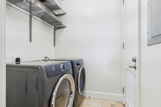 Interior Photo - Wilshire Victoria Westwood Apartments