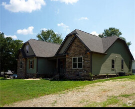 Building Photo - 100 Amberwood Dr