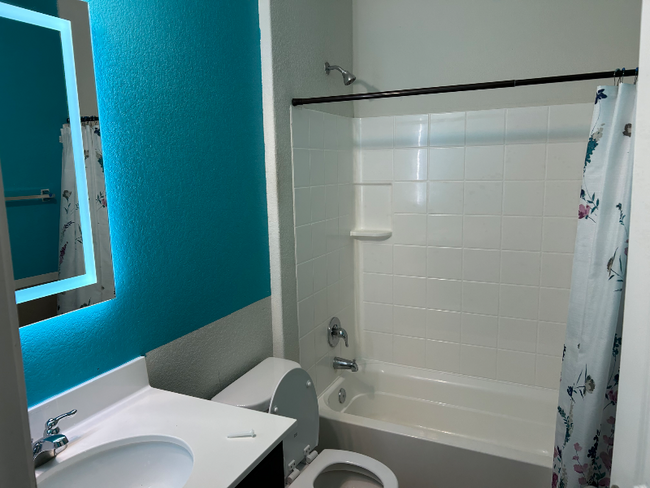 Building Photo - 280 La Dera Dr