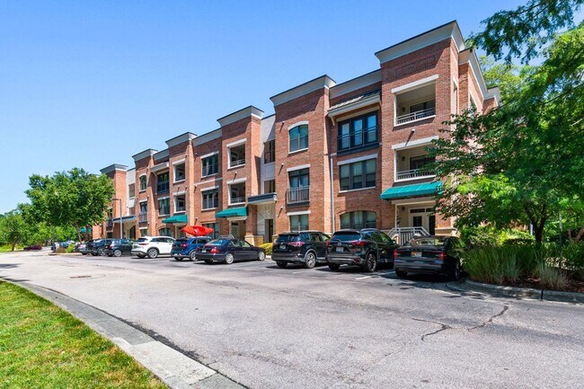 Building Photo - AVAILABLE May 1st! Gorgeous 1 bedroom, 1 bath condo in The Landing at Southpoint!!