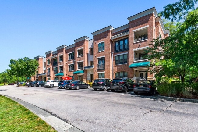 Photo - AVAILABLE NOW! $200 off 1st month's rent!! Gorgeous 1 bedroom, 1 bath condo in The Landing at Sou...