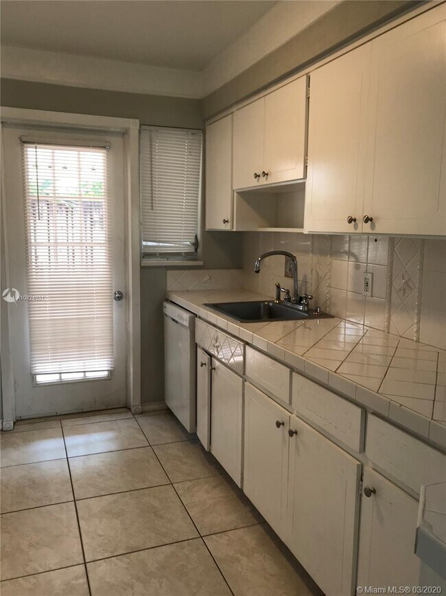 Building Photo - 266 Basin Dr