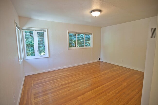 Building Photo - M2416