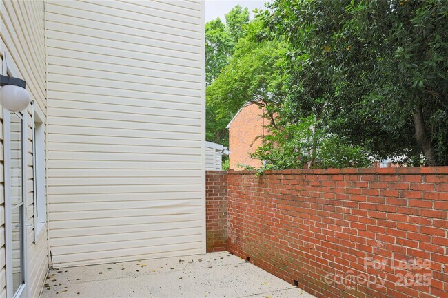 Foto del edificio - 11018 Hunter Trail Ln