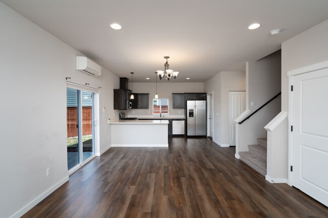 Foto del edificio - 604 F and S Grade Rd